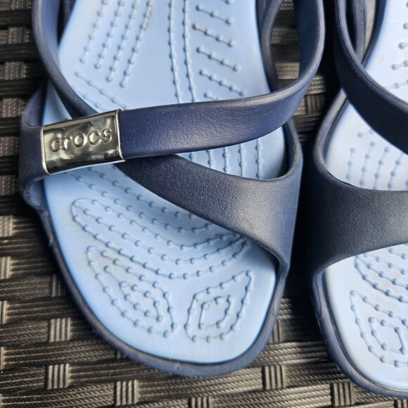 Crocs Women's Blue Flat Strappy Sandals Size 6 Waterproof Flexible Comfortable - Picture 2 of 9